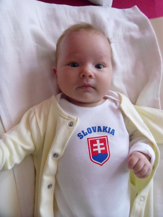Eli (11 mesiacov): Už aby som dorástla do dresu :-) (foto: Marianna Schvarczova)