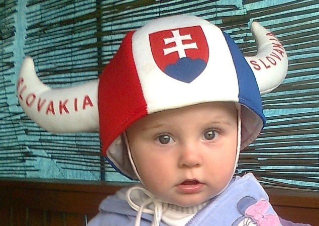 Saška má 8 mesiacov a už sa nevie dočkať dnešného zápasu. (foto: Janka Segečová)