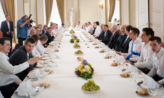 Slovenskí reprezentanti prišli na obed k premiérovi skôr, čím spôsobili kuchárom z Úradu vlády riadne starosti 