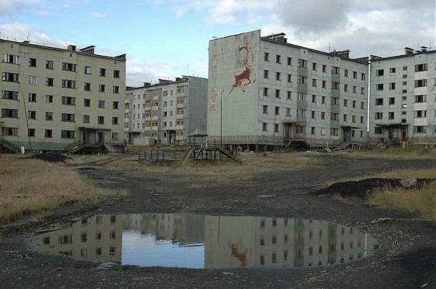 Kadykchan vybudovali počas druhej svetovej vojny pre pracovníkov uhoľných baní a ich rodiny.