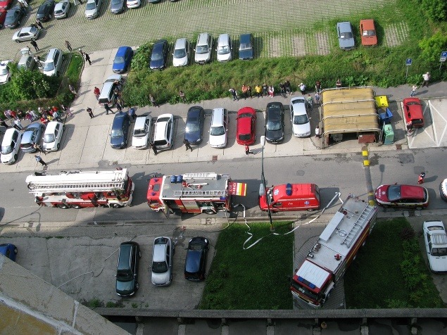 Hasičský zásah pri požiari v bratislavskej Petržalke.