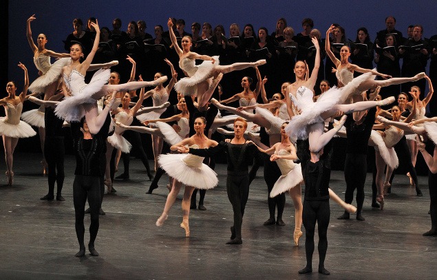 Pre divákov je pripravený umelecký zážitok v podobe vystúpenia baletu.