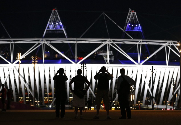 Pohľad na nočný olympijský štadión.