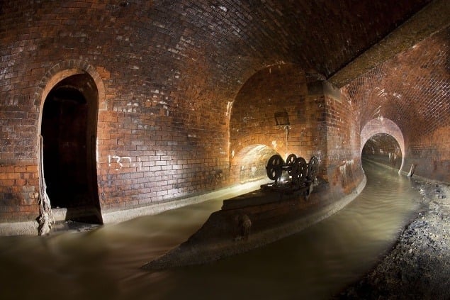 Pod ulicou Clapham High Street v južnom Londýne sa nachádza takáto murovaná kanalizačná komora.