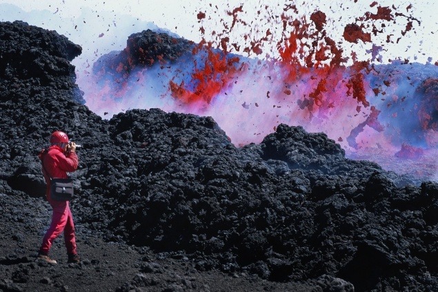 Fotograf zachytil mohotnú erupciu Etny v roku 2002.
