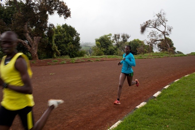 Do kenského Itenu prichádzajú trénovať bežci z rôznych kútov sveta. Patrí medzi nich aj ugandská športovkyňa Janet Achola (22), ktorá na OH v Londýne súťažila  v behu na 1500 metrov.