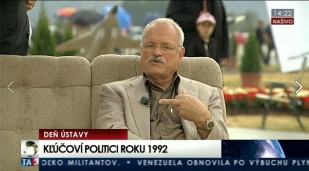 Prezident Ivan Gašparovič v zápale diskusie. 