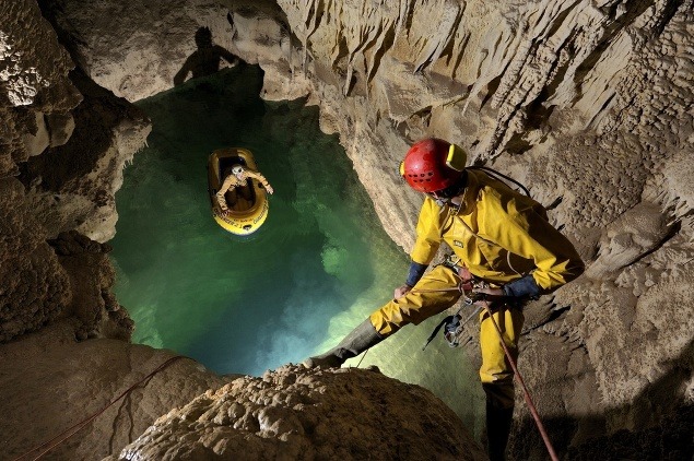 Jaskyňu objavil v roku 1953 Francúz Joseph Berger, po ktorom je aj pomenovaná.