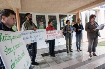 Za lepšie podmienky učiteľov štrajkujú aj na Základnej škole Nábrežia mládeže v Nitre.