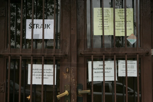 Stredná priemyselná škola strojnícka na Fajnorovom nábreží v Bratislave zostala pre štrajk zavretá.