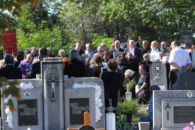 Na pohrebe sa zúčastnilo okolo 700 smútiacich