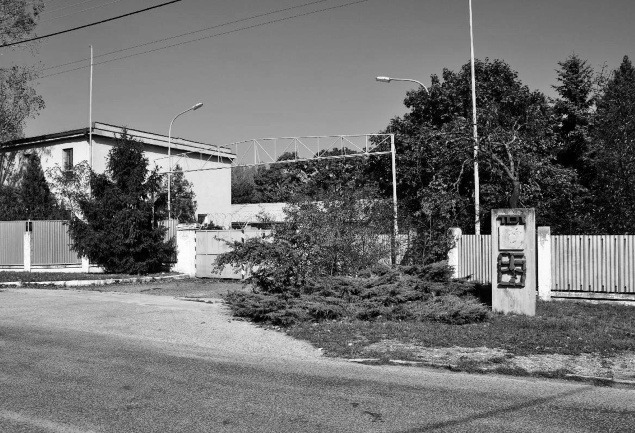 Koncentračné stredisko a pracovný tábor pre Židov v Seredi existuje od 30. septembra 1941 v časti vojenského objektu.