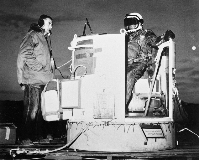 Ten pred 52 rokmi dosiahol s balónom výšku 31 332 metrov a voľným pádom letel až 4 minúty 36 sekúnd. 