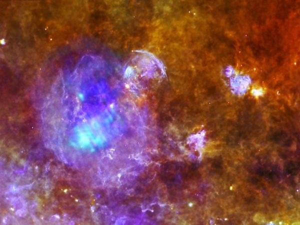 Spoluprácou Európskej vesmírnej agentúry a observatóriom XMM-Newton vznikla snímka, na ktorej vidno zvyšky explodovanej supernovy W44