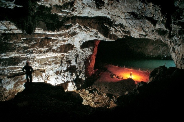 Jaskyňa Kostanjevika jama, 2004.