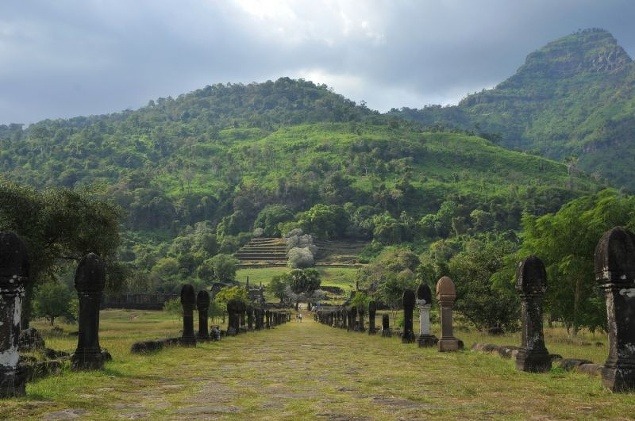 	Areál chrámu Wat Phu neďaleko dedinky Champassak na juhu Laosu