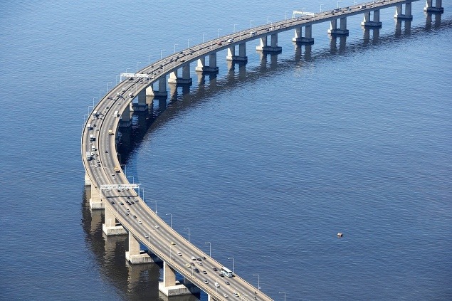 Most Rio–Niterói, Rio de Janeiro, Brazília. Dĺžka vyše 13 km.