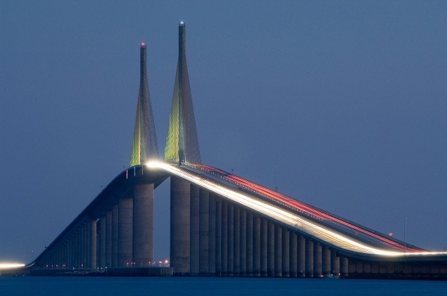 Most Sunshine Skyway Bridge, Tampa Bay, Florida. Dĺžka vyše 6 km.