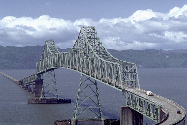 Most Astoria-Megler Bridge, spája štáty Oregon a Washignton, USA. Dĺžka vyše 6 km.