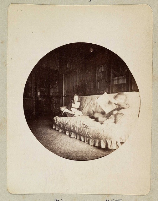 Dve deti, sediace na pohovke, 1888.
