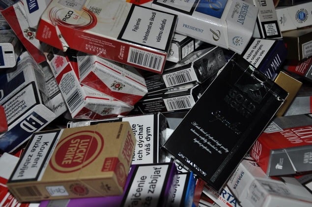 Blázni do cigaretových škatuliek
