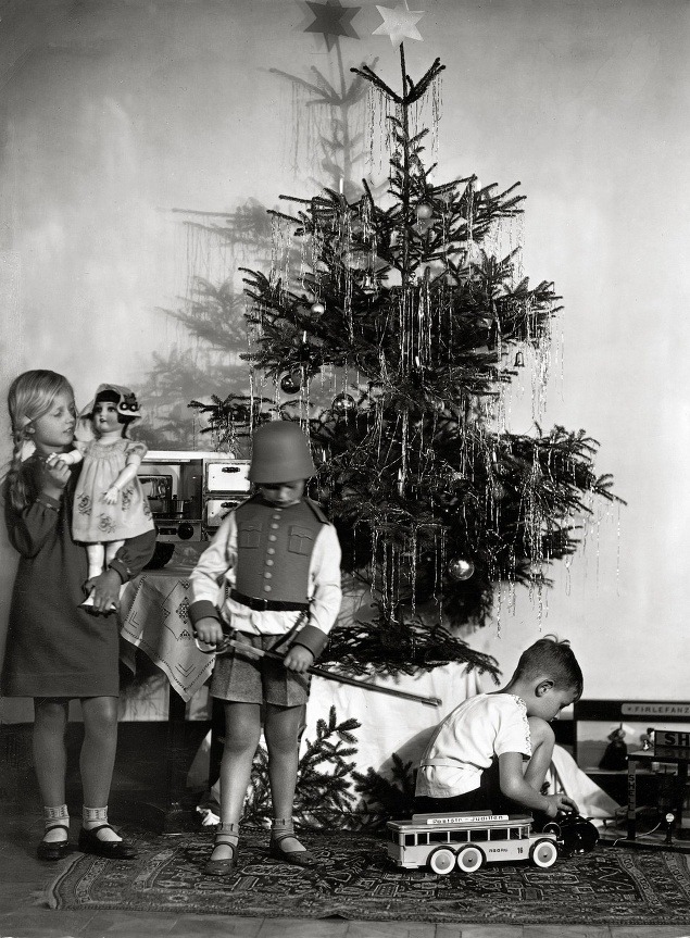 Vianočné darčeky okolo roku 1930.