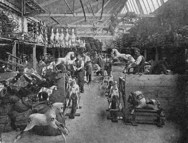 Sklad hojdacích koníkov v Británii, 1914.