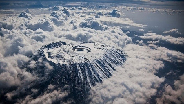 Najvyšší bod Afriky - vrch Uhuru v pohorí Kilimandžáro