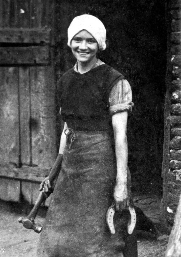 Alice Batemanová (16) z grófstva Yorkshire pracovala ako dedinská kováčka. 