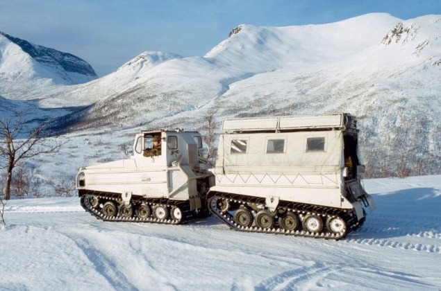 Snežné vozidlo britského námorníctva počas tréningu v Nórsku