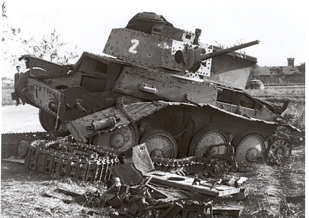 Pohľad na rozbitý tank počas SNP
