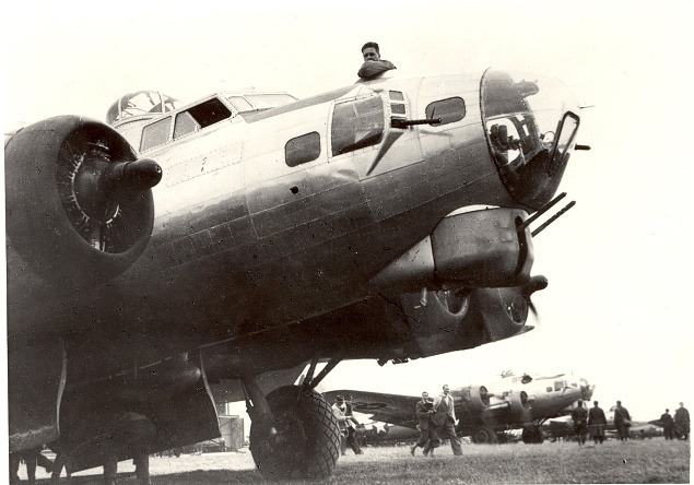 Americké lietadlo, ktoré priviezlo spojeneckú misiu na letisko „Tri duby“