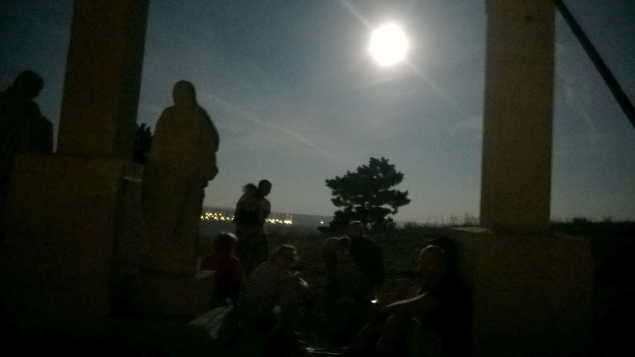 Pozorovanie mesiaca nad nitrianskou kalváriou, rodina Vydarených