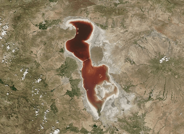 Zmena farby iránskeho jazera Urmia, júl 2016