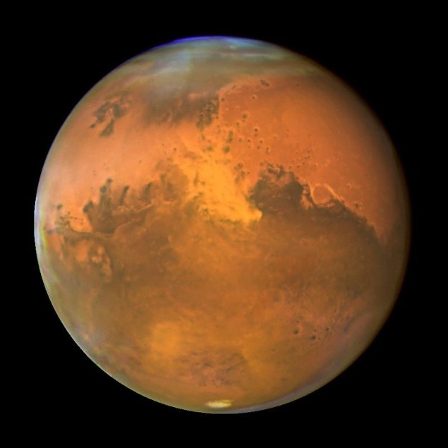 Piesočná búrka v strede Marsu 28. októbra 2005 (oranžová škvrna)