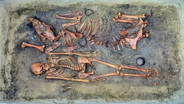 Avarský hrob jazdca z 8. storočia.