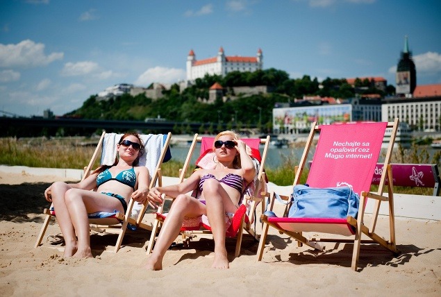 Leto, slnko, pohoda. Pridajte dobrú hudbu, filmy či zápas v plážovom volejbale s kamarátmi a idyla na Magio pláži je na svete.