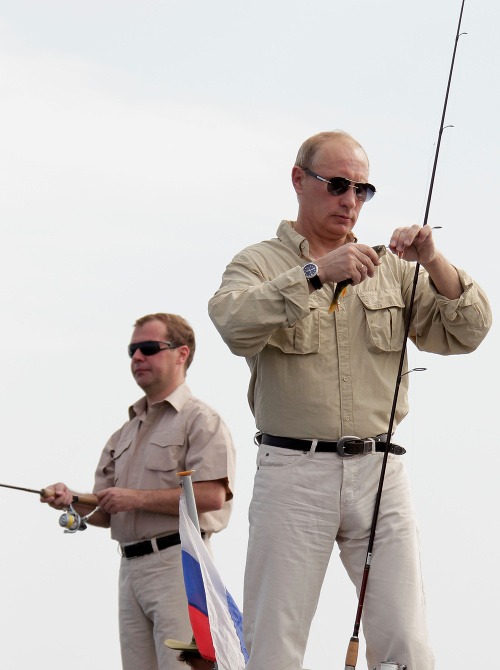Putin s Medvedevom išli