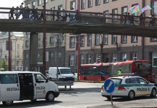Pochod Bratislavou: Policajti demonštrujúcich