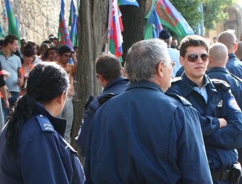 Pochod Bratislavou: Policajti demonštrujúcich