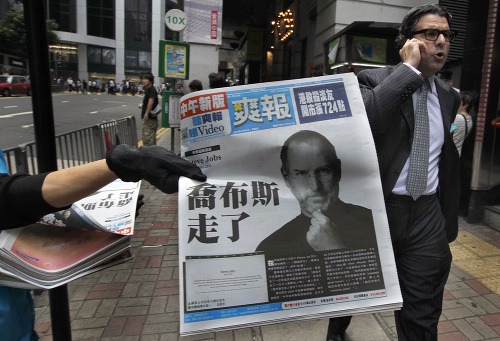 O Jobsovej smrti informujú aj noviny v Hong-Kongu