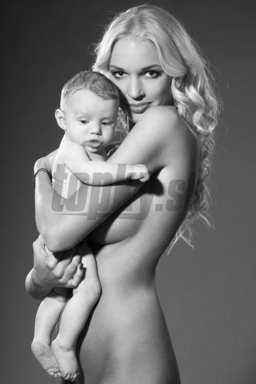 Barbora Richterová sa spoločne so synčekom Arturom nechala zvečniť nahá.
