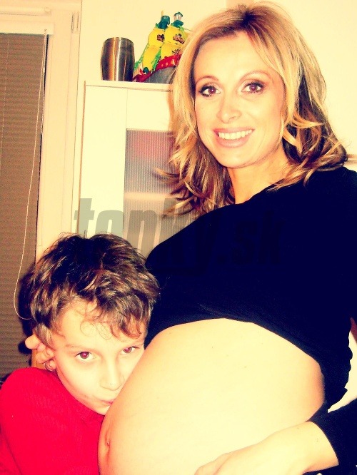 Andrea Šuvadová so synčekom krátko pred pôrodom. 