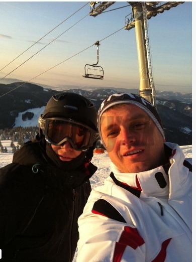 Boris Kollár a Branislav Záhradník na lyžovačke. Podnikateľa by ste na svahu zrejme nespoznali.