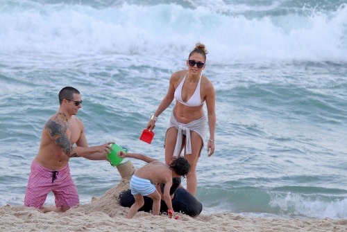 Jennifer Lopez na pláži
