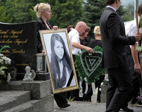 Emotívny pohreb krásnej Katky