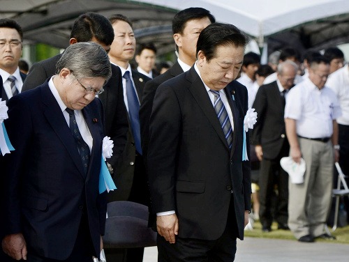 Minútou ticha si uctil pamiatku obetí aj japonský premiér Jošihiko Noda.