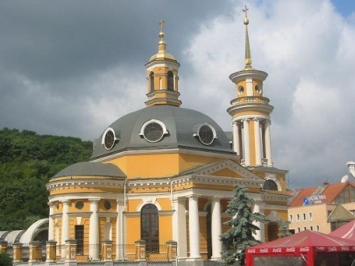 Neoklasický Kostol narodenia v Kyjeve dala v roku 1935 zbúrať tamojšia sovietska vláda. Pred siedmimi rokmi ho však znovu postavili.
