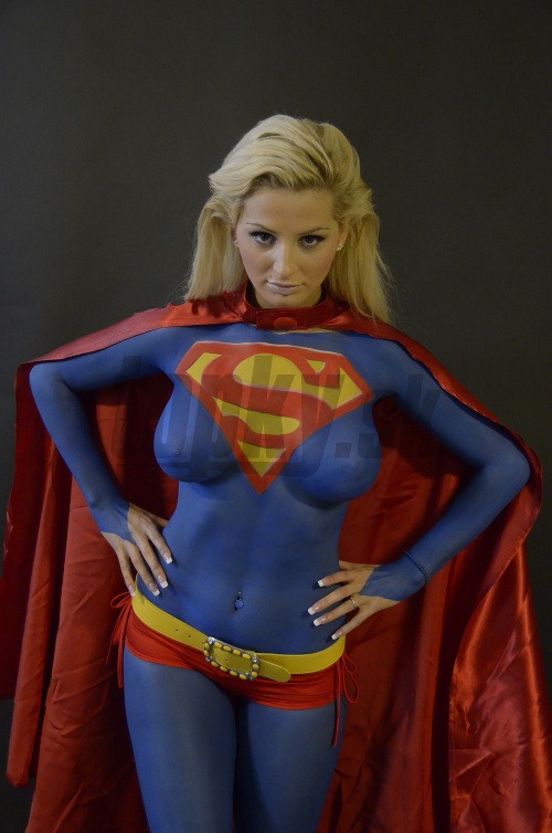 Zuzana Plačková sa v kalendári predvedie ako Superwoman. 