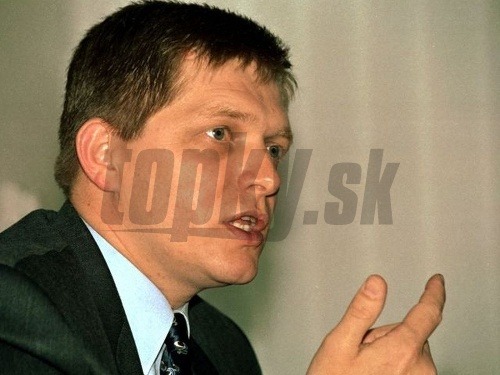 Predseda na tlačovej konferencii 8. júna 2001